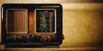 Reasons Why Radios Are Still a Popular Form of Media These Days