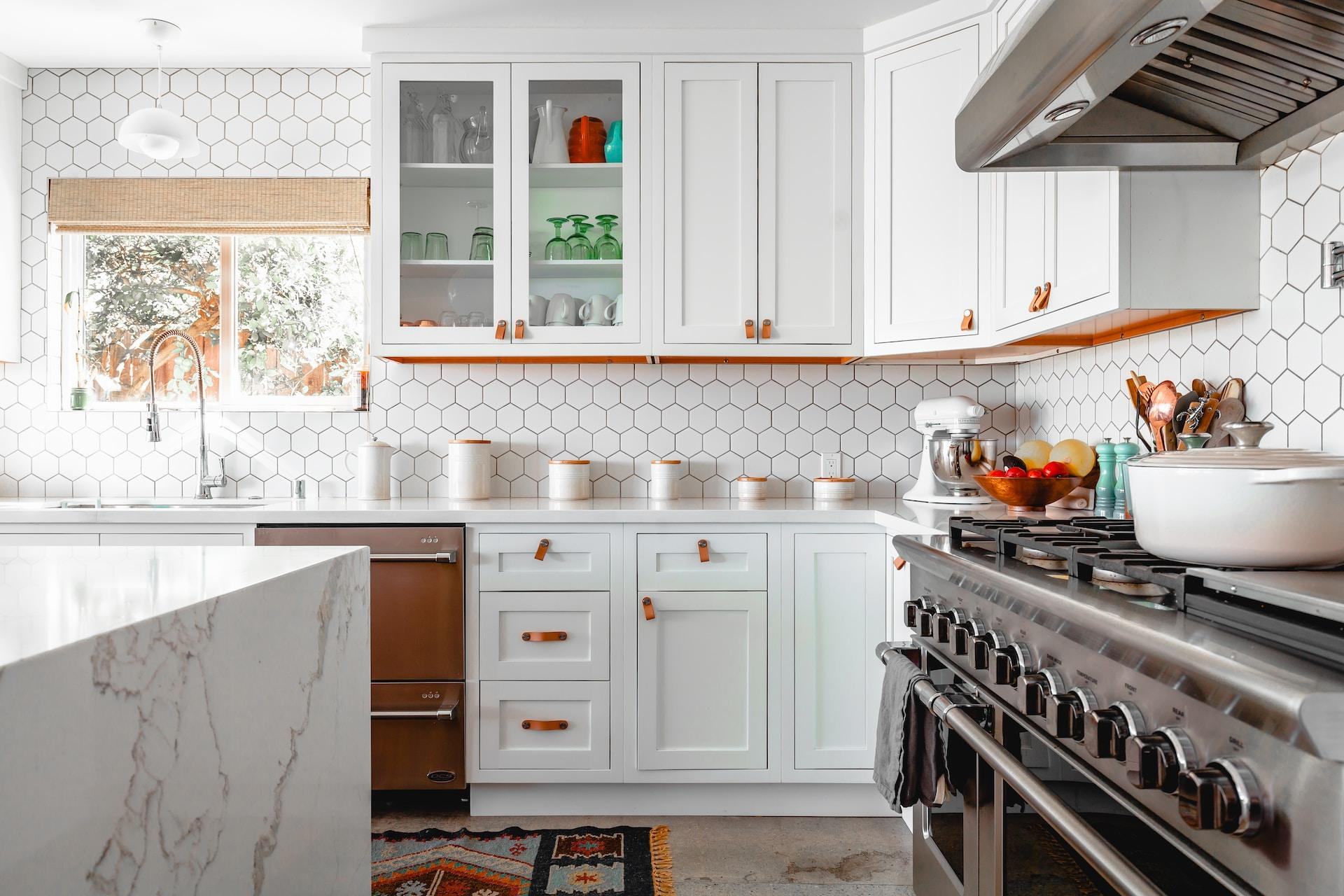 Customized Cabinets: The Heart of a Luxurious Kitchen