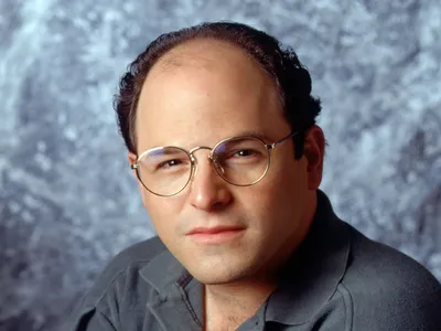 Jason Alexander’s  Empire: Secrets Behind the Seinfeld Star’s Staggering $75-90 Million Net Worth in 2024